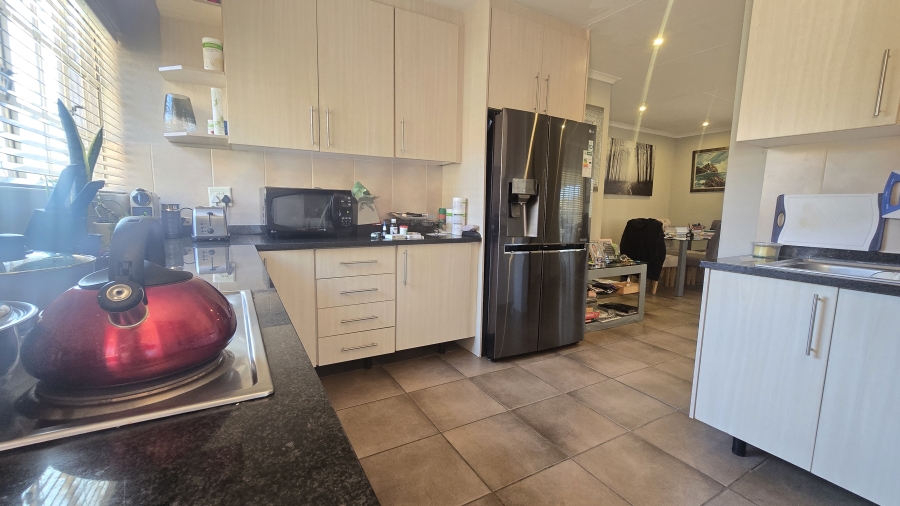 3 Bedroom Property for Sale in Waterkloof East North West